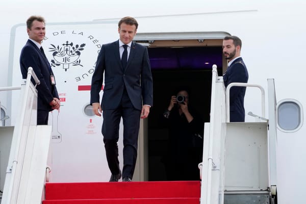 Briefing : Macron en mode petite LOPMI se prépare à une guerre civile hybride
