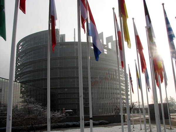 Les livraisons d’armes : Josep Borrell, Thierry Breton et leur trésor de guerre, par Ulrike Reisner