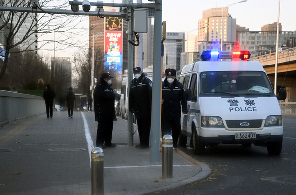 Les autorités chinoises jouent la carte de la souplesse, mais continuent la traque des opposants