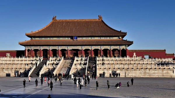 Jean-Dominique Michel : « Les élites utilisent la peur pour garder le pouvoir »