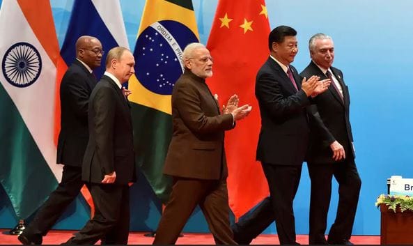 Les BRICS sapent l’hégémonie du dollar en achetant massivement de l’or, par Philip Pilkington