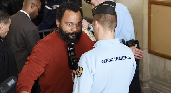 Dieudonné et la Règle du Jeu, attendus au vestiaire des artistes, par Modeste Schwartz