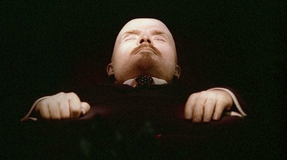 Urbi &Orbi n°28 – Ce curé breton qui veut canoniser Lénine