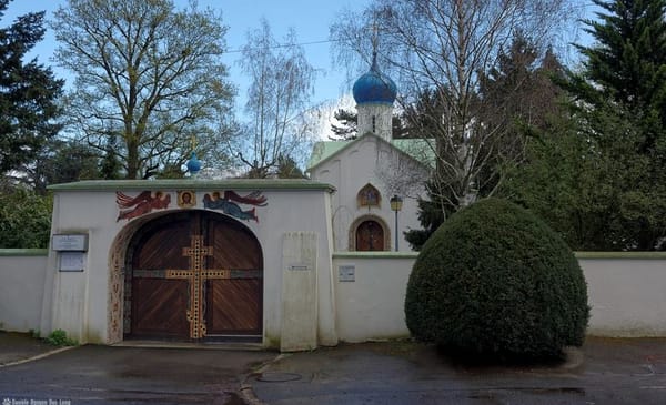 Le cimetière russe de Sainte-Geneviève-des-Bois délaissé faute de fonds, par Tatyana Kosolapova