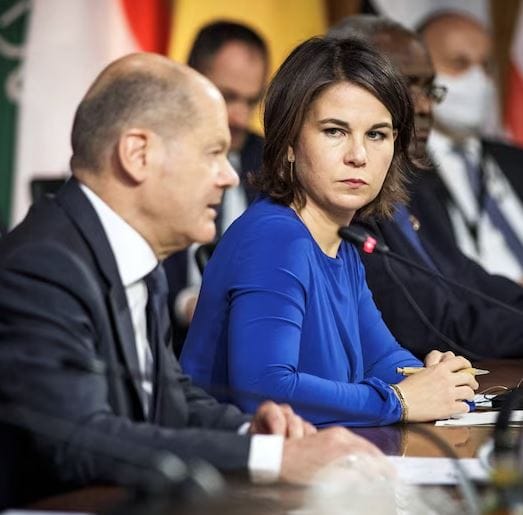 Désaccords entre Scholz et la russophobe  Baerbock, par Oleg Isaichenko