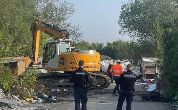 Roms expulsés : le catch des sans-dents, par Modeste Schwartz