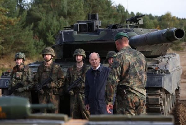 Scholz aurait accepté les livraisons d’armes sous la pression américaine, par Riafanpar