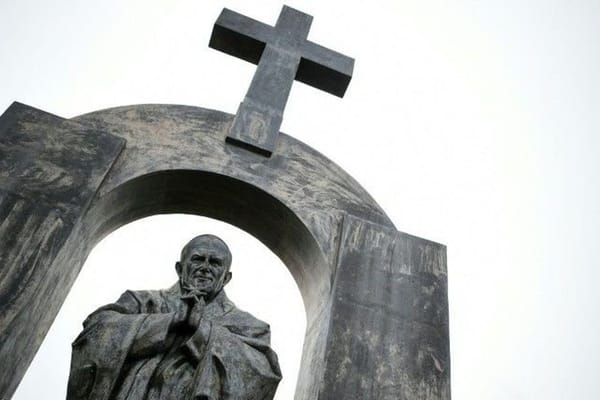 Urbi et Orbi n°34 – Jean-Paul II nouvelle victime collatérale de la guerre civile polonaise