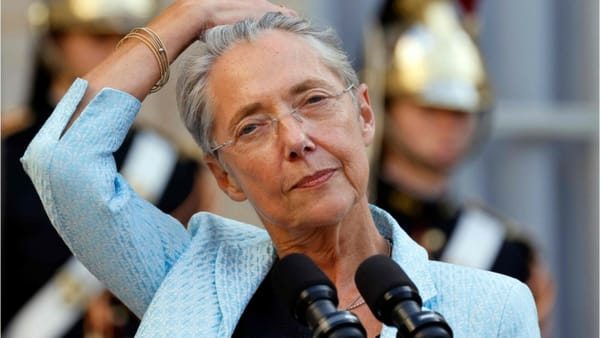 Face à la canicule, le maire de Tours défie Élisabeth Borne avec une invitation choc