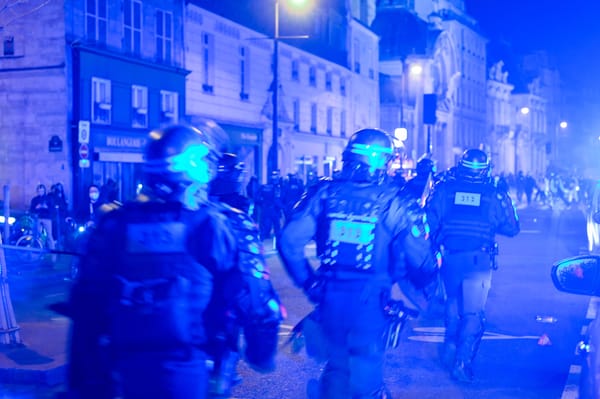 Retraites : des syndicats obsolètes ploient, Macron s’use