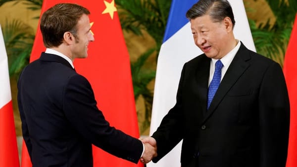 Macron: (Deux fois) 700 millions de Chinois, et moi, et moi, et moi !