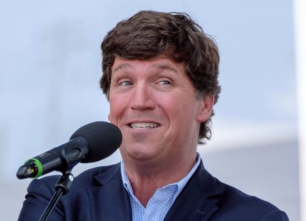 Tucker Carlson va-t-il travailler au Courrier des Stratèges ? par Modeste Schwartz