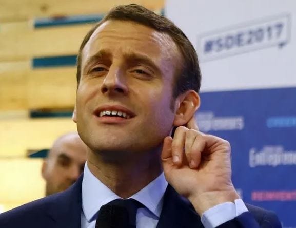 Autisme radical : Macron, seul sur les Champs, par Modeste Schwartz