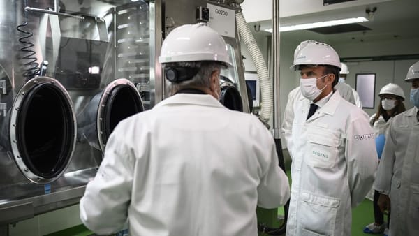 Après l’attentat d’Annecy, Macron pousse ses pions sur la souveraineté