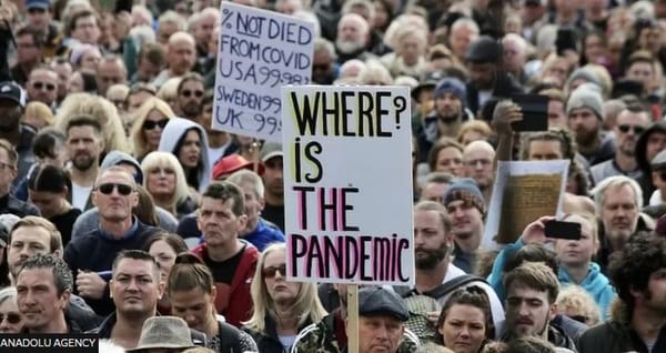 Royaume-Uni : un quart de la population pense que le Covid est un canular