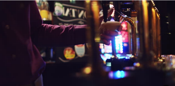 Royaume-Uni: les pubs sont-ils en voie d’extinction ?