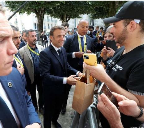 Autisme radical : à Pau, Macron évoque un « problème d’autorité », par Modeste Schwartz