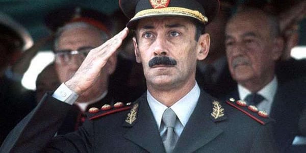 Macron poursuit le Livre Noir de la tyrannie