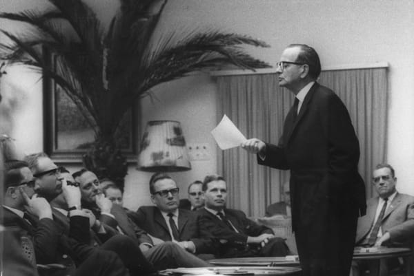 La gauche a toujours du mal avec le capitalisme – par Yves-Marie Adeline