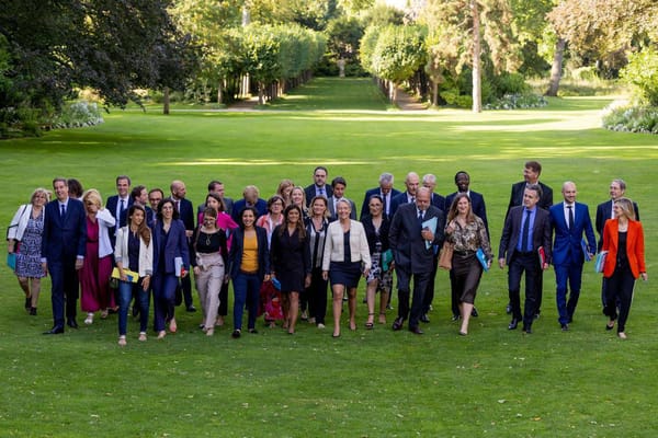 Rousseau, Borne et la République des Déports – par Modeste Schwartz