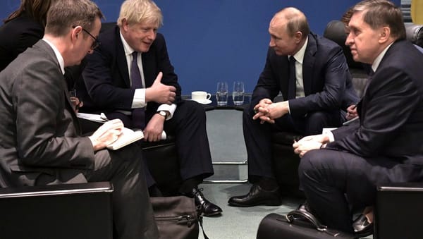 Enquête covid-19 : Boris Johnson vivement critiqué par ses anciens conseillers