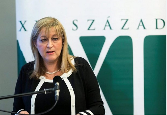 Budapest : l’historienne du régime se paie les Anglo-américains, par Modeste Schwartz