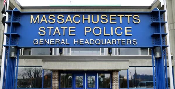 Massachusetts : la justice ordonne la réintégration de 7 policiers non-vaccinés