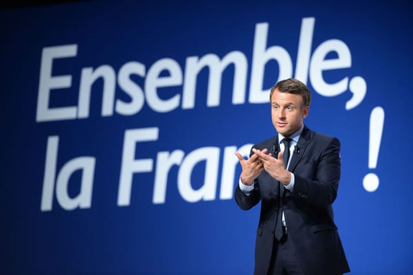 « Pleins pouvoirs » version Macron : les partis d’accord pour enterrer la République