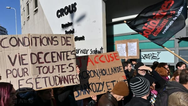 Macron sourd au malaise étudiant