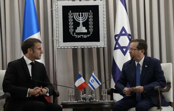 Mais pourquoi donc Emmanuel Macron se rend-il en Israël ?