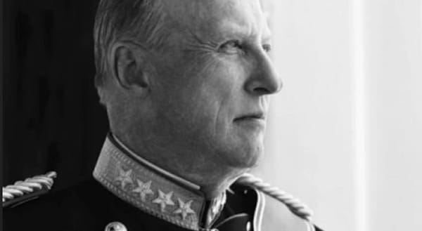 Le roi Harald V de Norvège, triple vacciné, malade du covid