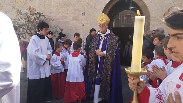 Les jeunes sont plus attirés par la messe en latin