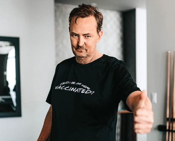 USA : des Républicains associent le décès de Matthew Perry au vaccin ARNm