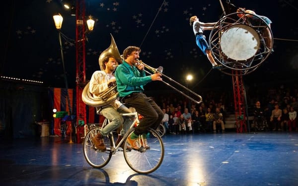 Dénis de démocratie et autres farces globalistes: 2023 passée au crible par Yves-Marie Adeline