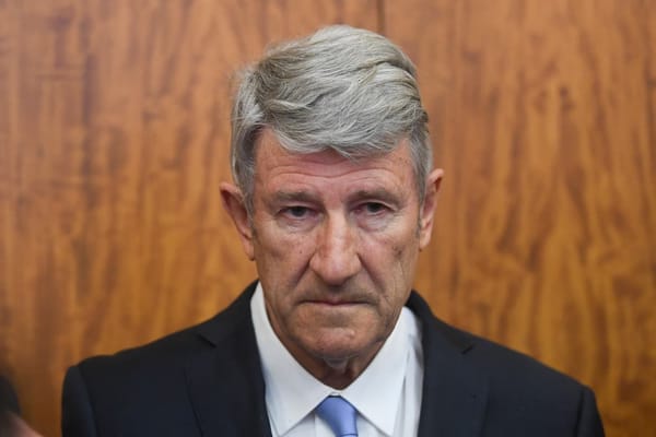 Quand Philippe de Villiers paye son écot à la caste mondialisée