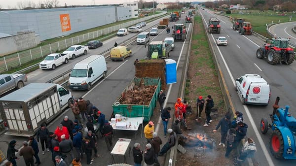La colère paysanne monte contre la France de la bureaucratie, des normes, des taxes et de l’écologie
