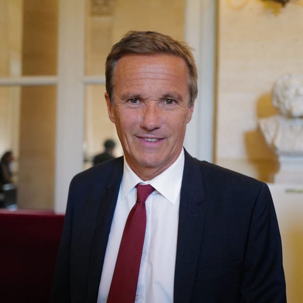Nicolas Dupont-Aignan renonce à aller aux européennes, faute d’argent