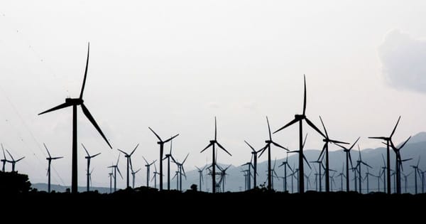 La Commission Européenne ordonne à Macron de couvrir la France d’éoliennes d’ici à 2030 !