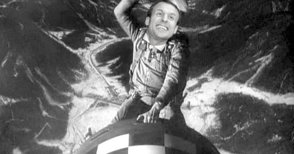 Un avertissement venu du « Old Deep State »: Macron conduit à une guerre nucléaire