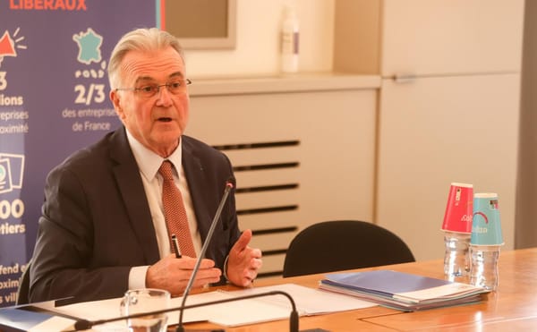 Quand Macron met lentement à mort la démocratie sociale