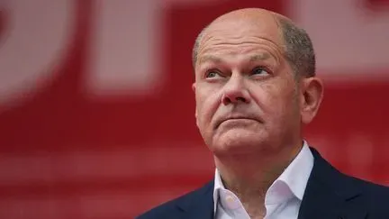 Allemagne: comme Macron, Olaf Scholz subit une lourde défaite