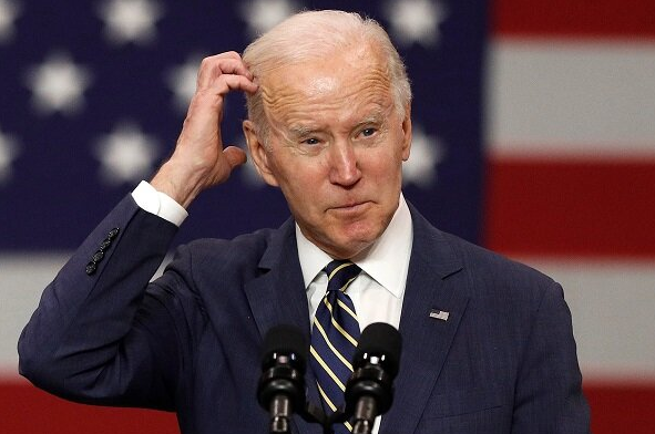 La républicaine Lauren Boebert associe le déclin cognitif de Biden  au vaccin COVID