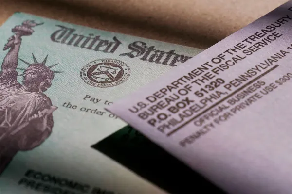 USA : une femme arnaque plus d’un million de dollars des programmes d’aide COVID