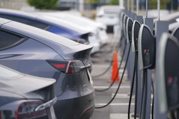Voiture électrique : arnaque ou décarbonation planifiée ? par Michel Goldstein