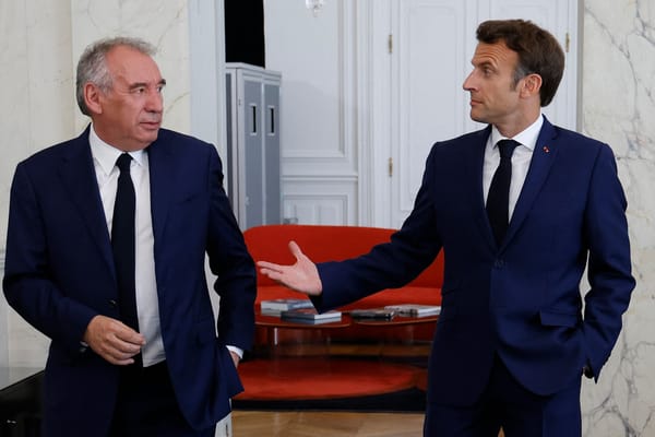 Bayrou a fait décoller Macron en 2017. Le fera-t-il atterrir en 2025?