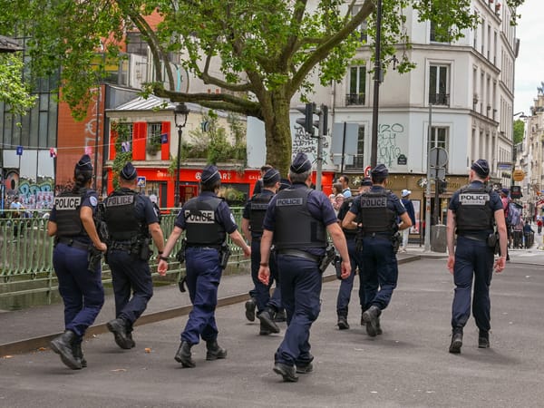 Ni vu ni connu, l’État pioche dans votre poche pour payer les extravagantes retraites des fonctionnaires