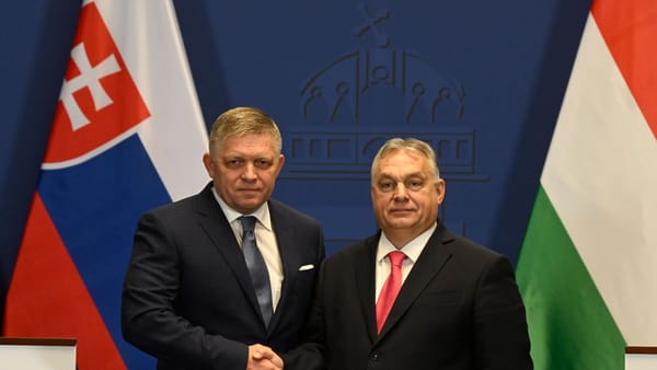 Accord sur l’Ukraine à Bruxelles : Orban bloque et Fico joue gros, par Ulrike Reisner