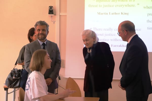 Censuré: Elisabeth Badinter n’a pas aimé qu’un lycéen lui parle du génocide de Gaza