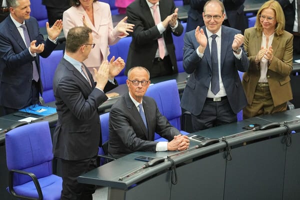 Merz remercie Israël de faire le « sale boulot » en Iran, par Ulrike Reisner