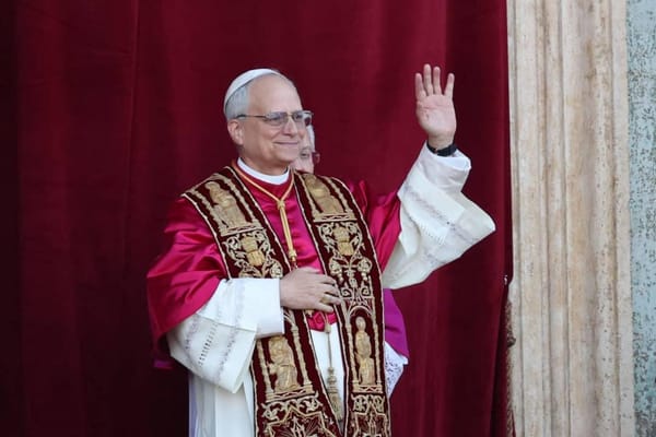 Léon XIV est-il un moderniste mondialiste ou un « tradi patriote » ?